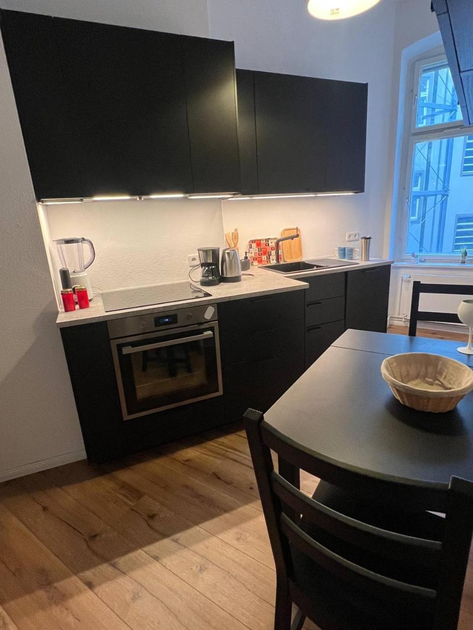 Stylish 2-Room Apartment With Balcony Next To East Side Gallery Berlín Exteriér fotografie